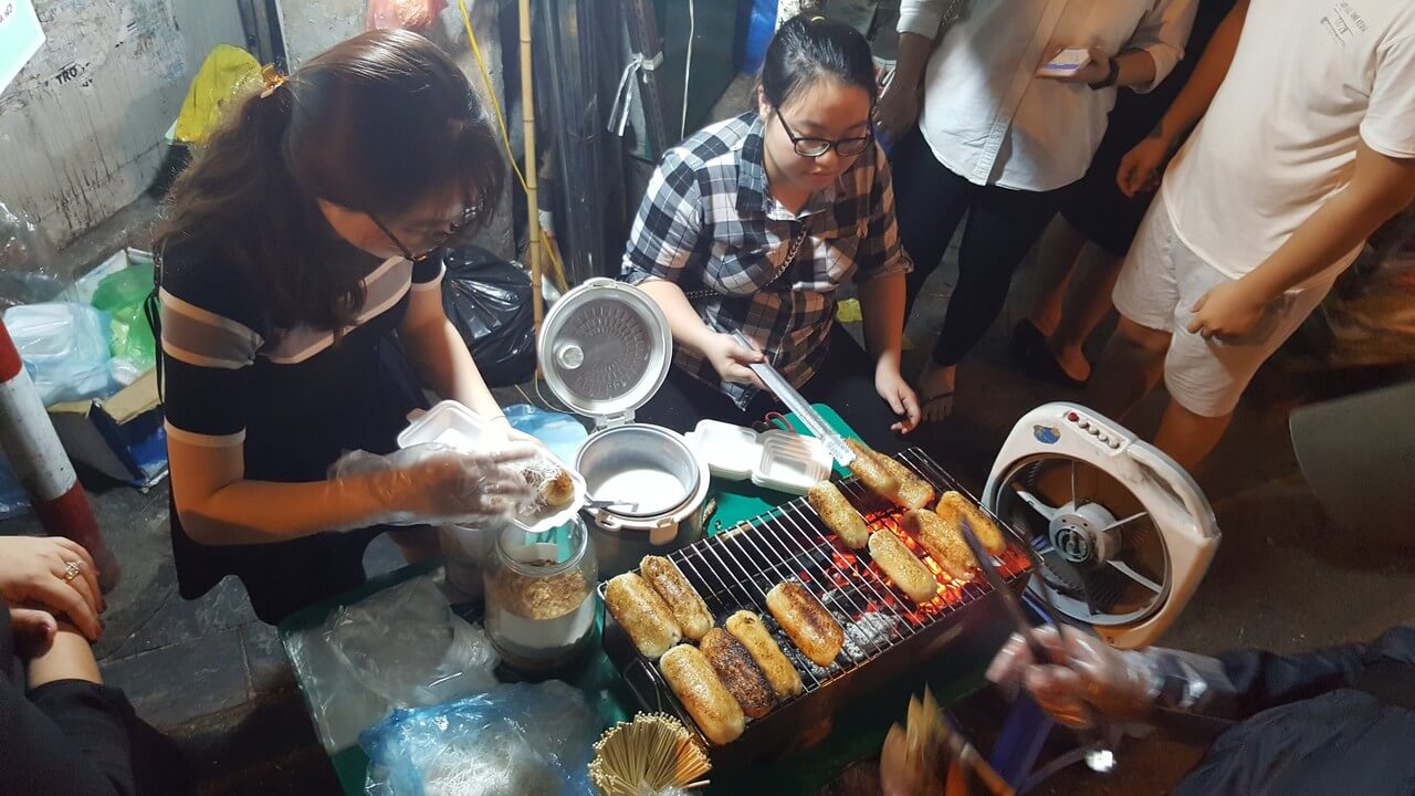 Notre stand de chuối nếp nướng préféré à Hà Nội