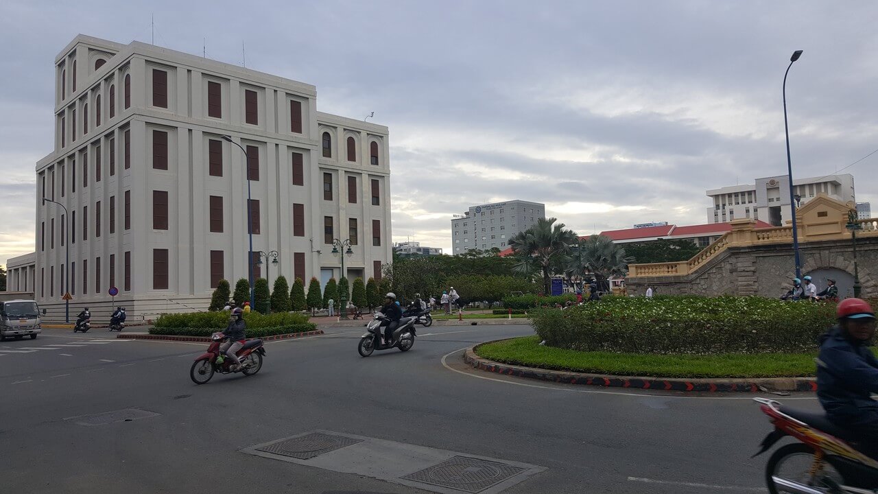Le rond-point de rendez-vous pour notre départ à Vũng Tàu
