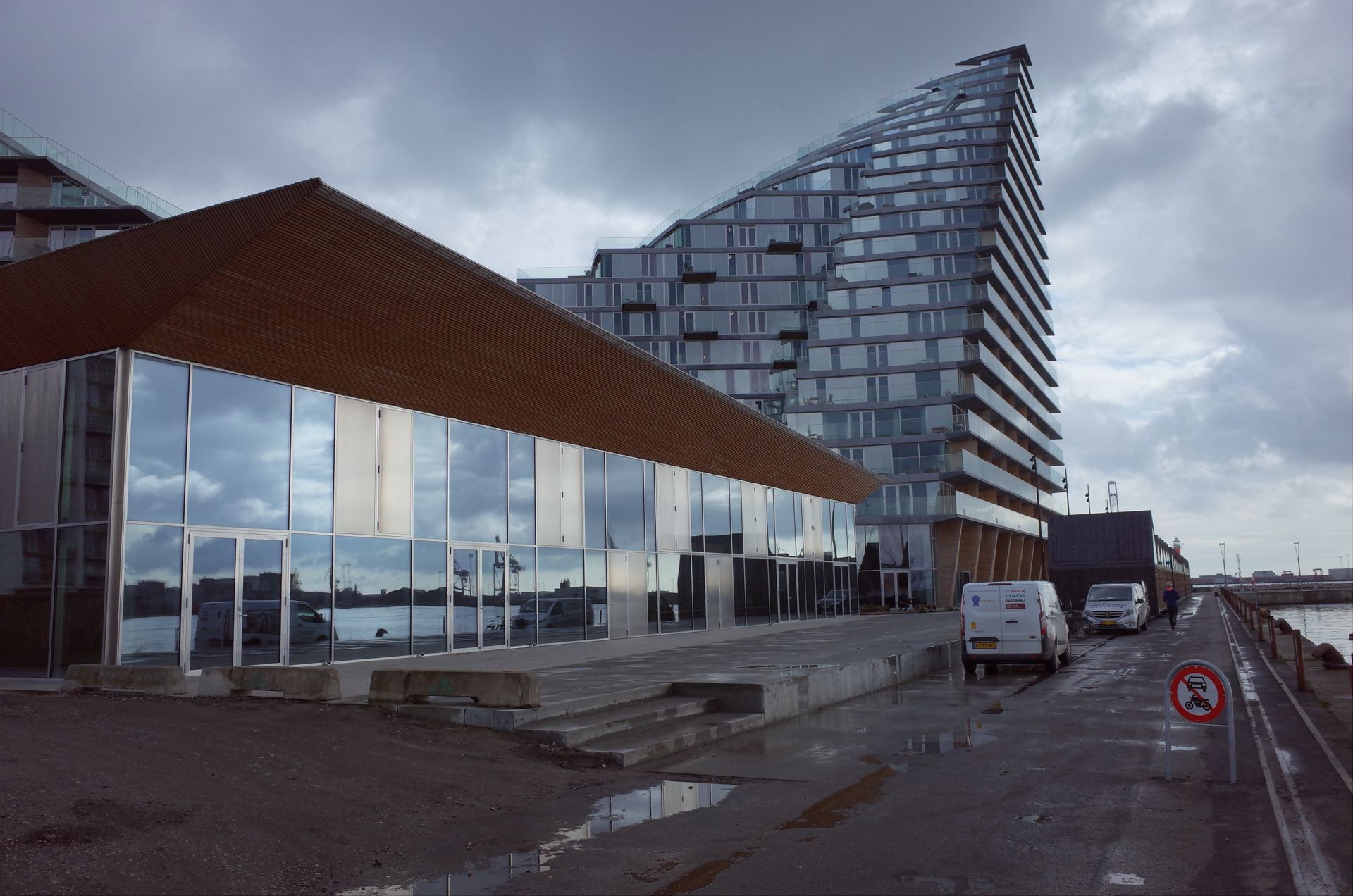 L'immeuble résidentiel AARhus, par le cabinet d'architecture Bjarke Ingels Group, à Aarhus Ø