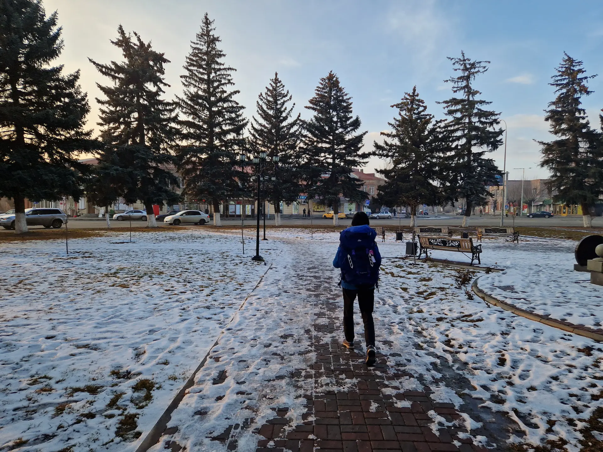 Clara à notre arrivée à Gyumri, il y a de la neige sur le sol.
